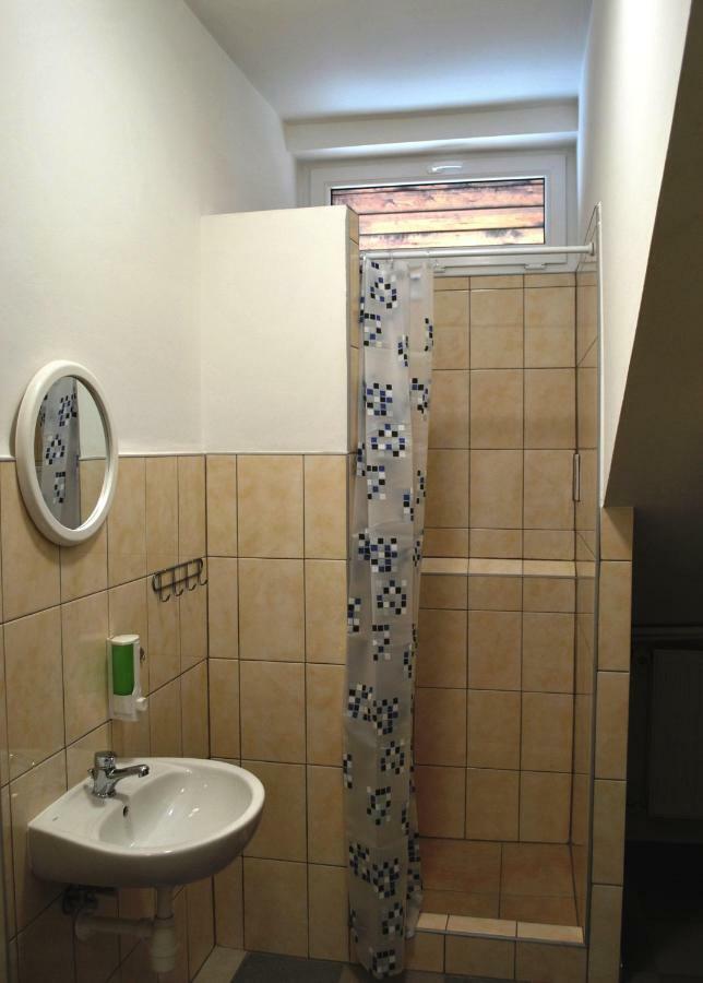 Hostel Pod Topolami Zielona Góra Dış mekan fotoğraf
