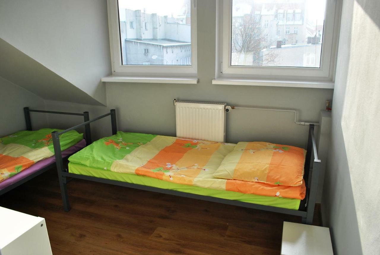 Hostel Pod Topolami Zielona Góra Dış mekan fotoğraf