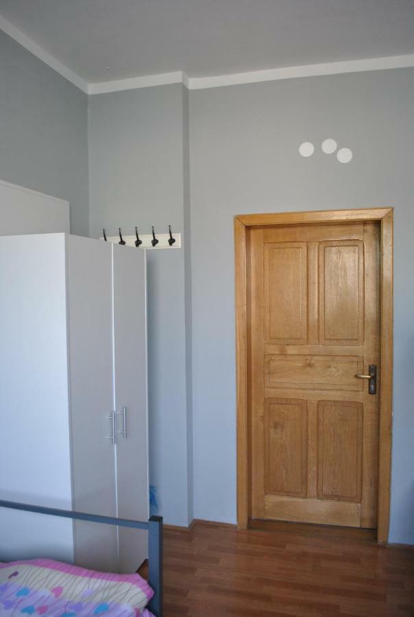 Hostel Pod Topolami Zielona Góra Dış mekan fotoğraf