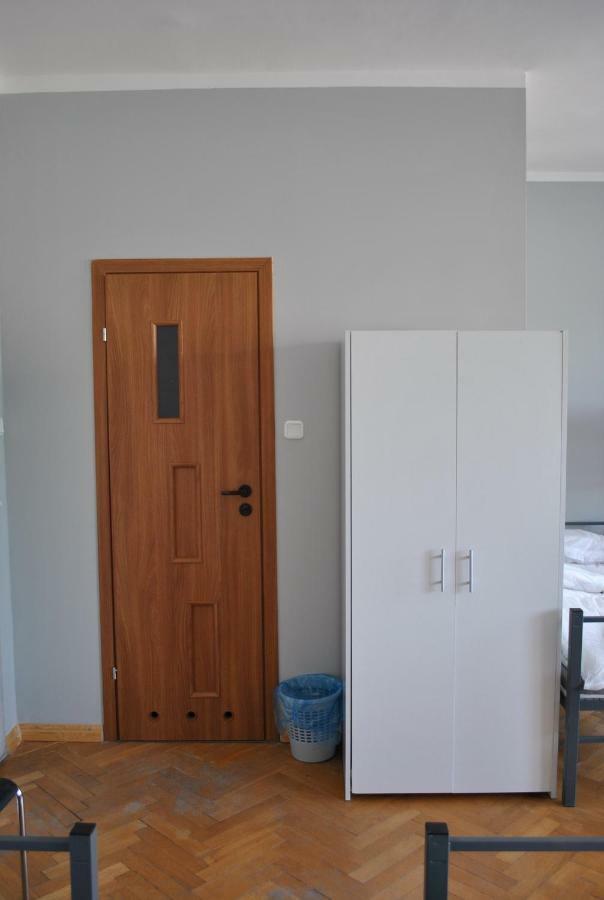 Hostel Pod Topolami Zielona Góra Dış mekan fotoğraf