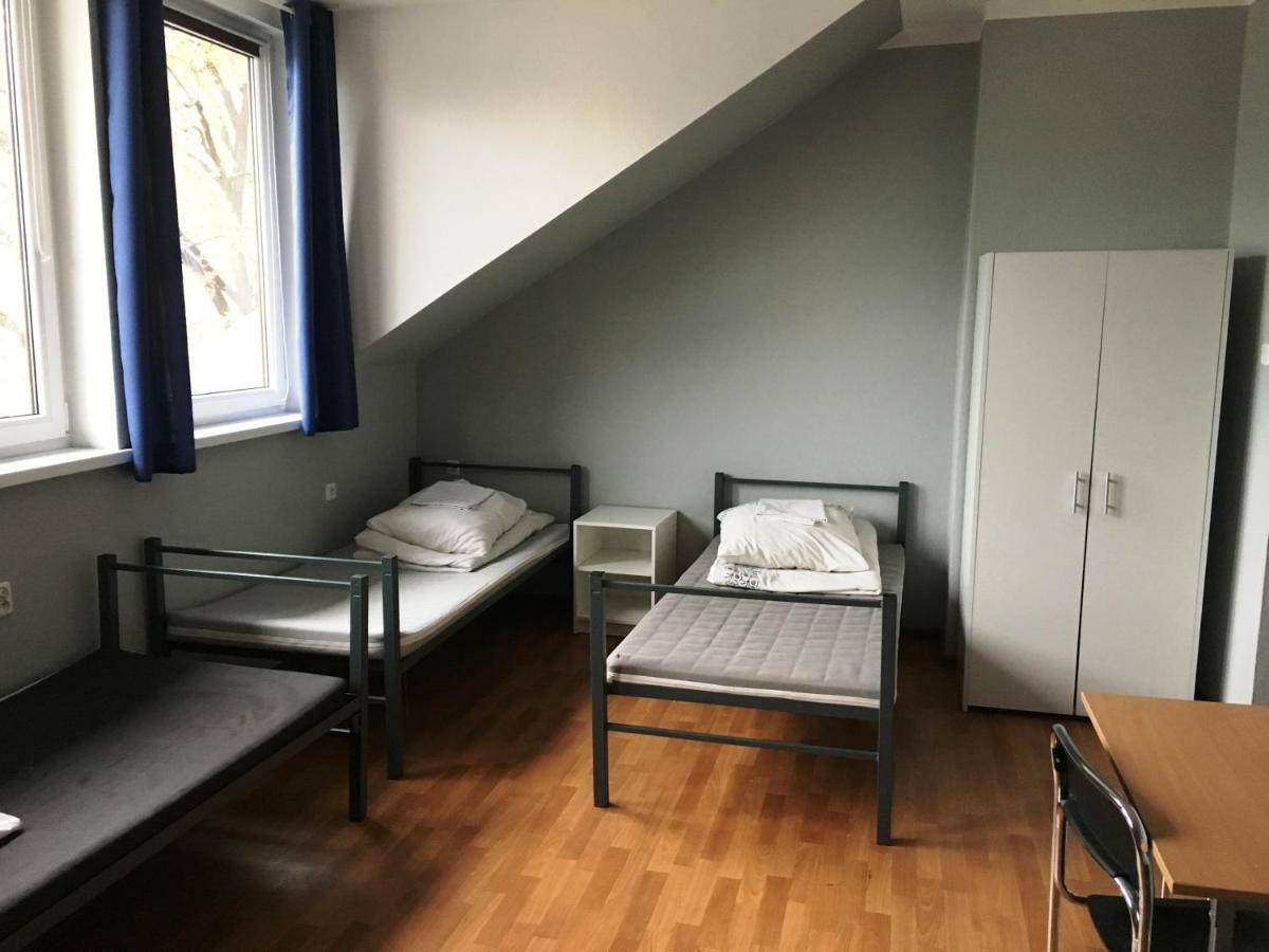 Hostel Pod Topolami Zielona Góra Dış mekan fotoğraf